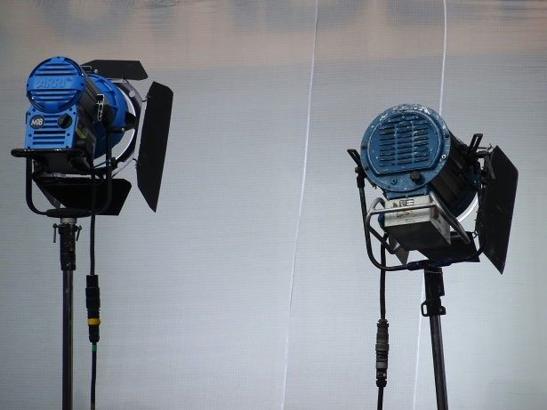 studio-lighting-lamps-1488924632Xm5